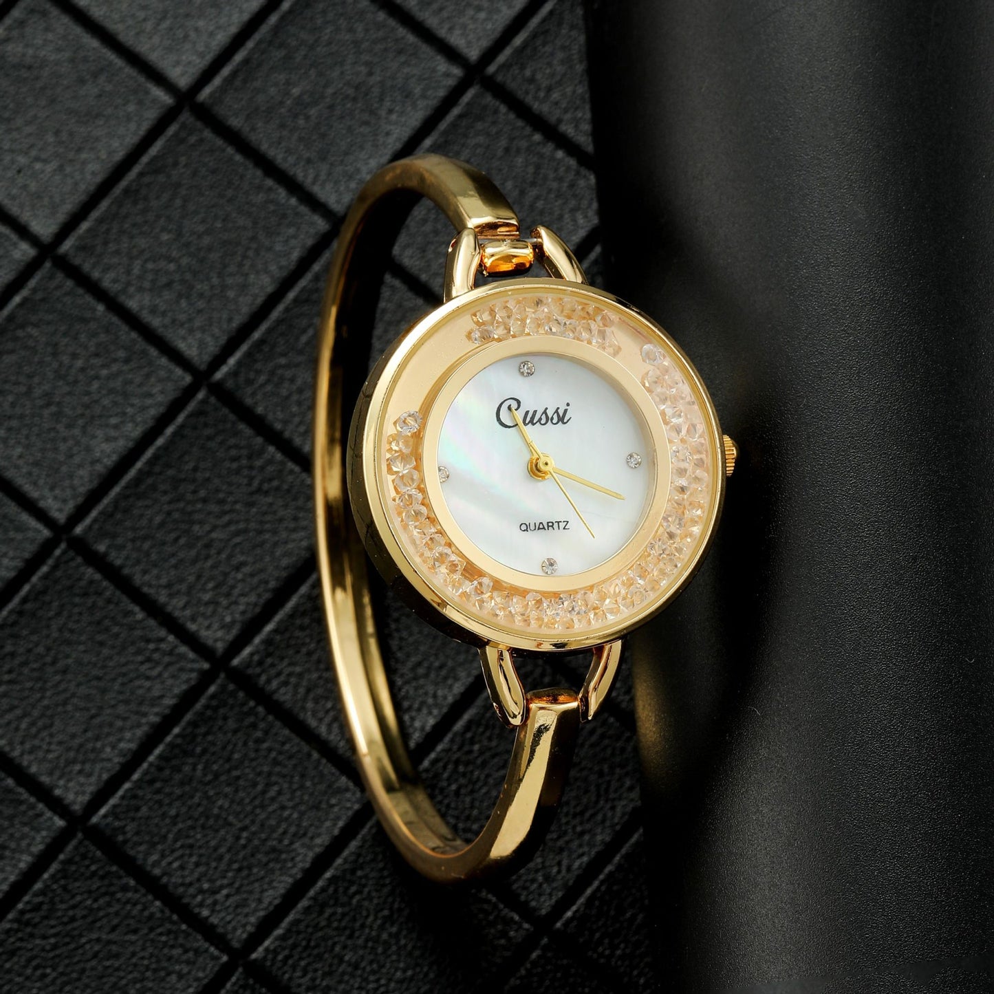 Hot Selling New Creative Girls Hollow Bracelet Watch Joker Rectangular Bracelet Watch Open Wrist Watch A Generation Of Hair