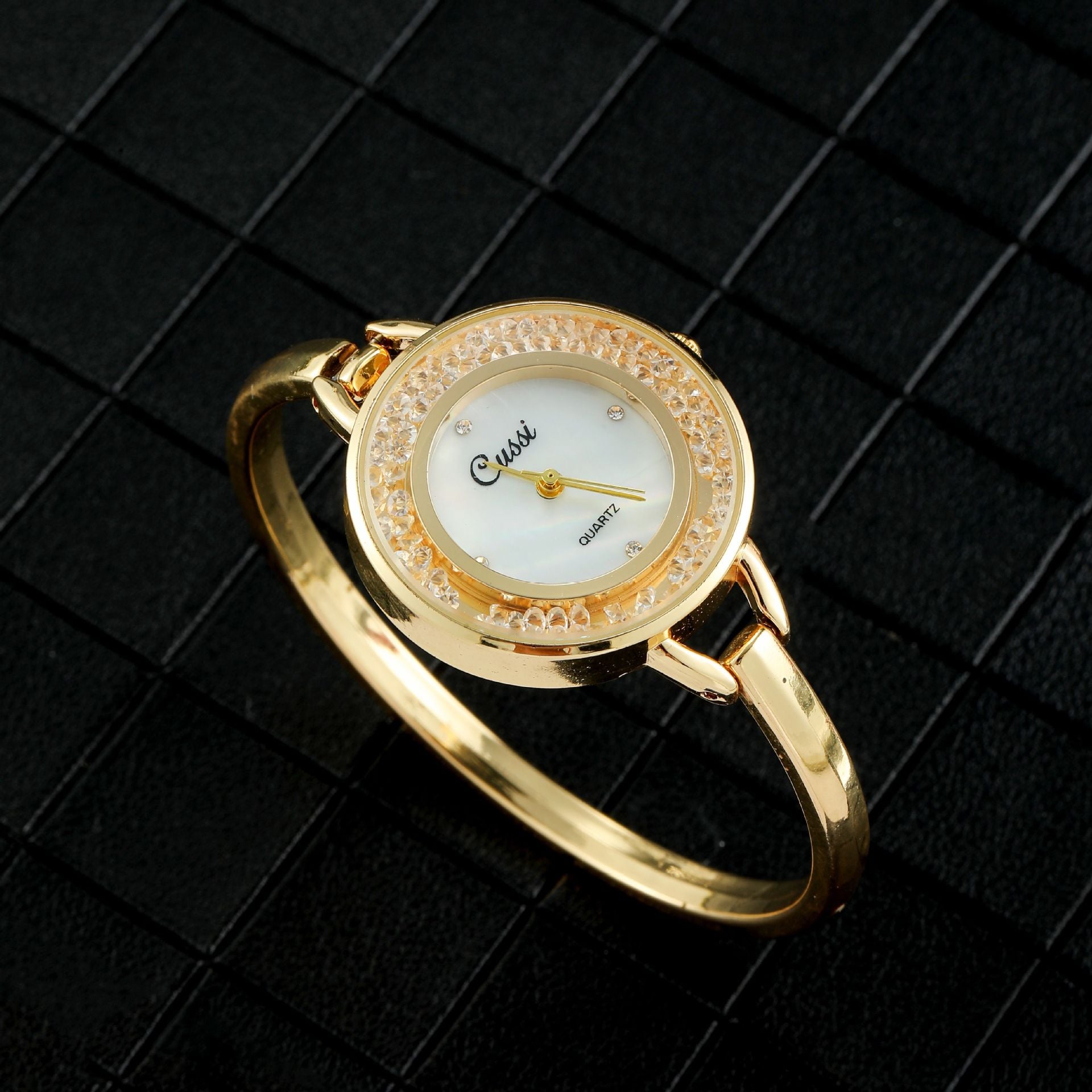 Hot Selling New Creative Girls Hollow Bracelet Watch Joker Rectangular Bracelet Watch Open Wrist Watch A Generation Of Hair