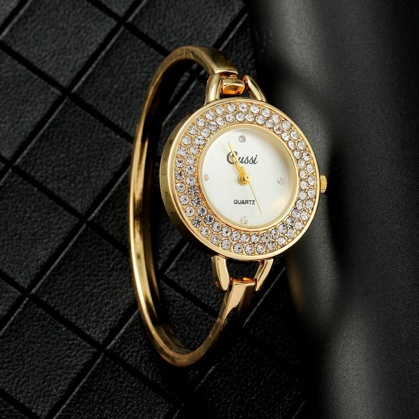 Hot Selling New Creative Girls Hollow Bracelet Watch Joker Rectangular Bracelet Watch Open Wrist Watch A Generation Of Hair
